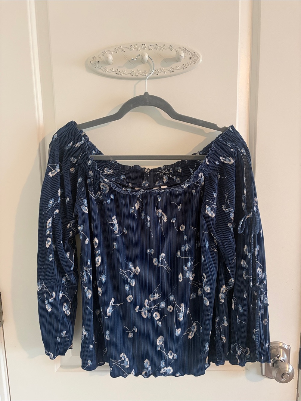 LC Lauren Conrad Navy and White Floral Pleated Blouse